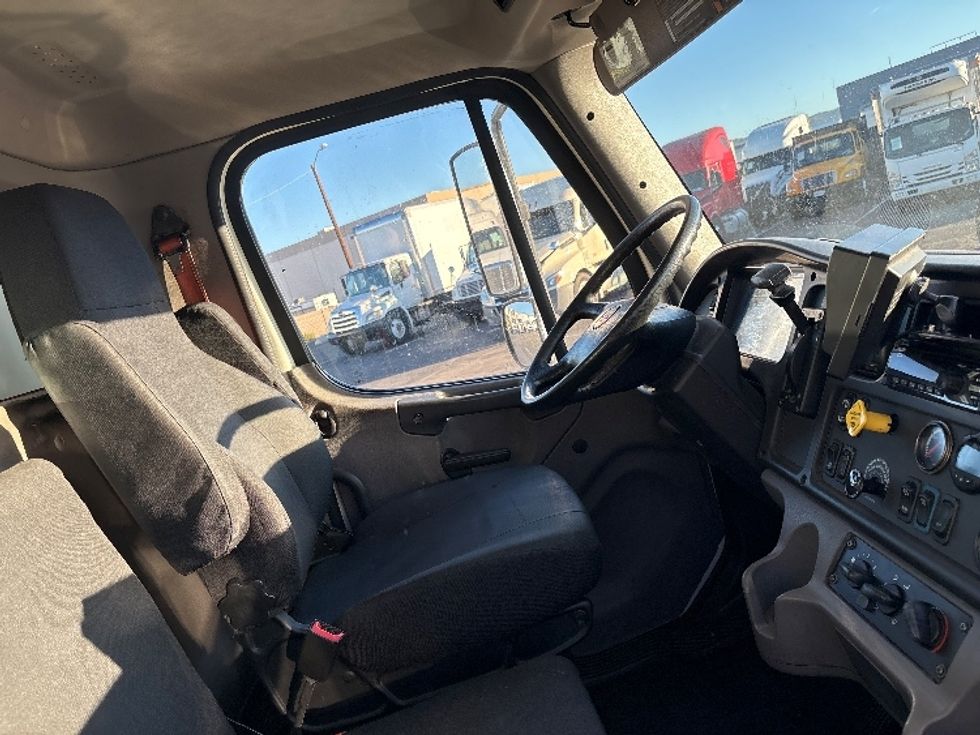 Medium Duty Box Truck-Light and Medium Duty Trucks-Freightliner-2019-M2-Phoenix-AZ-154,425\n\t\tmiles-$ 52,000 - Image 22