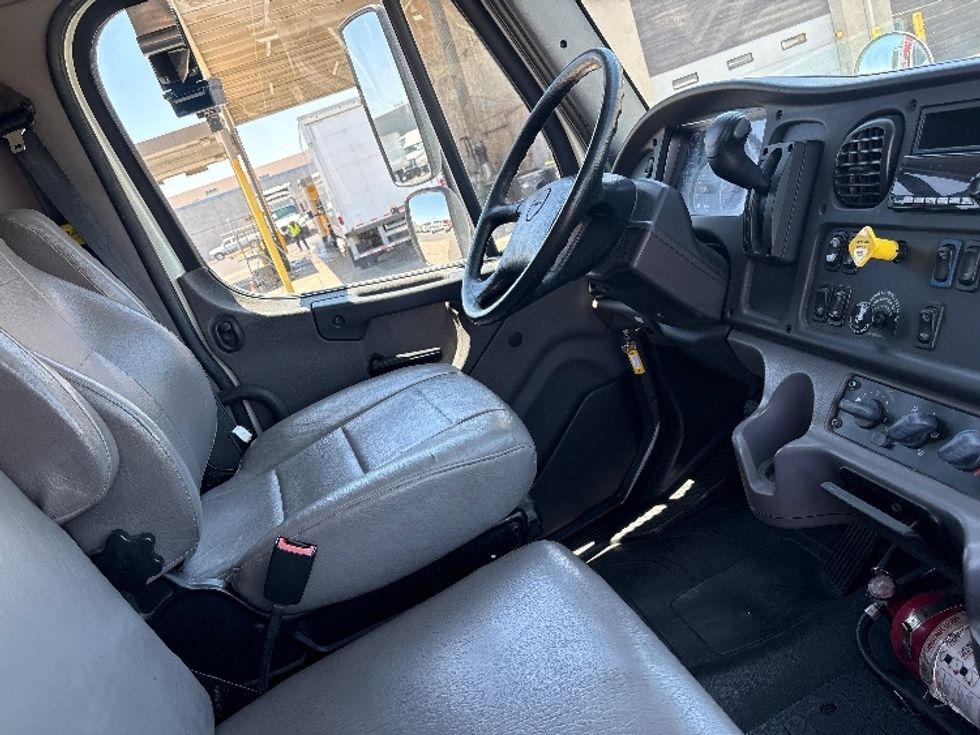 Medium Duty Box Truck-Light and Medium Duty Trucks-Freightliner-2019-M2-Phoenix-AZ-165,636\n\t\tmiles-$ 54,500 - Image 22
