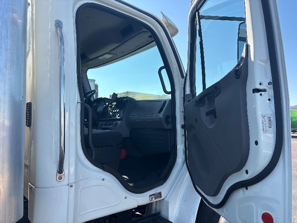 Medium Duty Box Truck-Light and Medium Duty Trucks-Freightliner-2019-M2-Phoenix-AZ-169,147\n\t\tmiles-$ 49,750 - Image 19