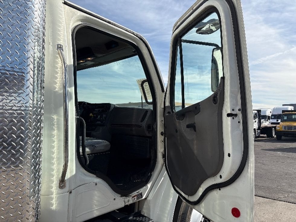 Medium Duty Box Truck-Light and Medium Duty Trucks-Freightliner-2019-M2-Phoenix-AZ-250,144\n\t\tmiles-$ 37,000 - Image 16