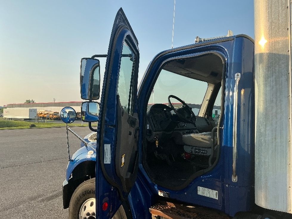 Medium Duty Box Truck-Light and Medium Duty Trucks-Freightliner-2019-M2-Piqua-OH-140,062\n\t\tmiles-$ 53,750 - Image 15