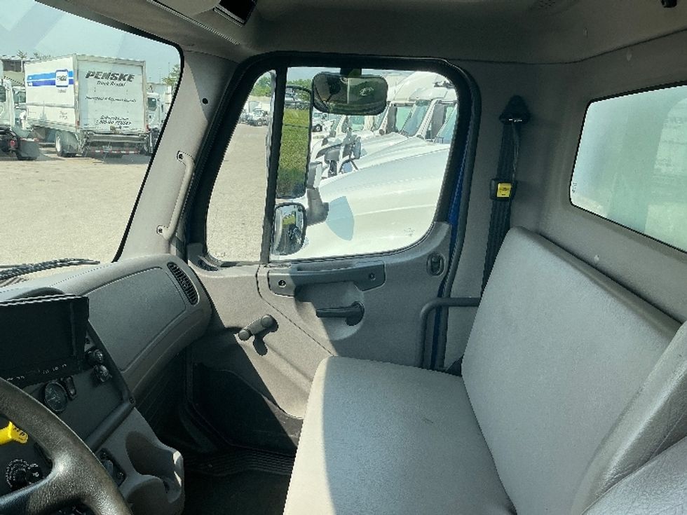 Medium Duty Box Truck-Light and Medium Duty Trucks-Freightliner-2019-M2-Piqua-OH-140,062\n\t\tmiles-$ 53,750 - Image 18