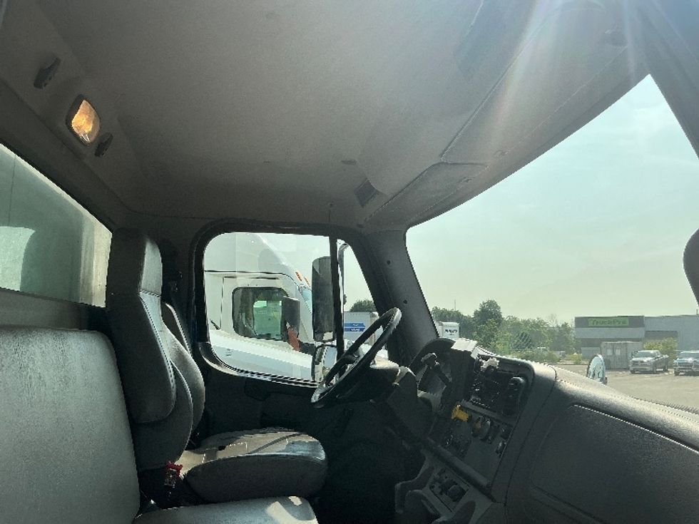 Medium Duty Box Truck-Light and Medium Duty Trucks-Freightliner-2019-M2-Piqua-OH-140,062\n\t\tmiles-$ 53,750 - Image 21