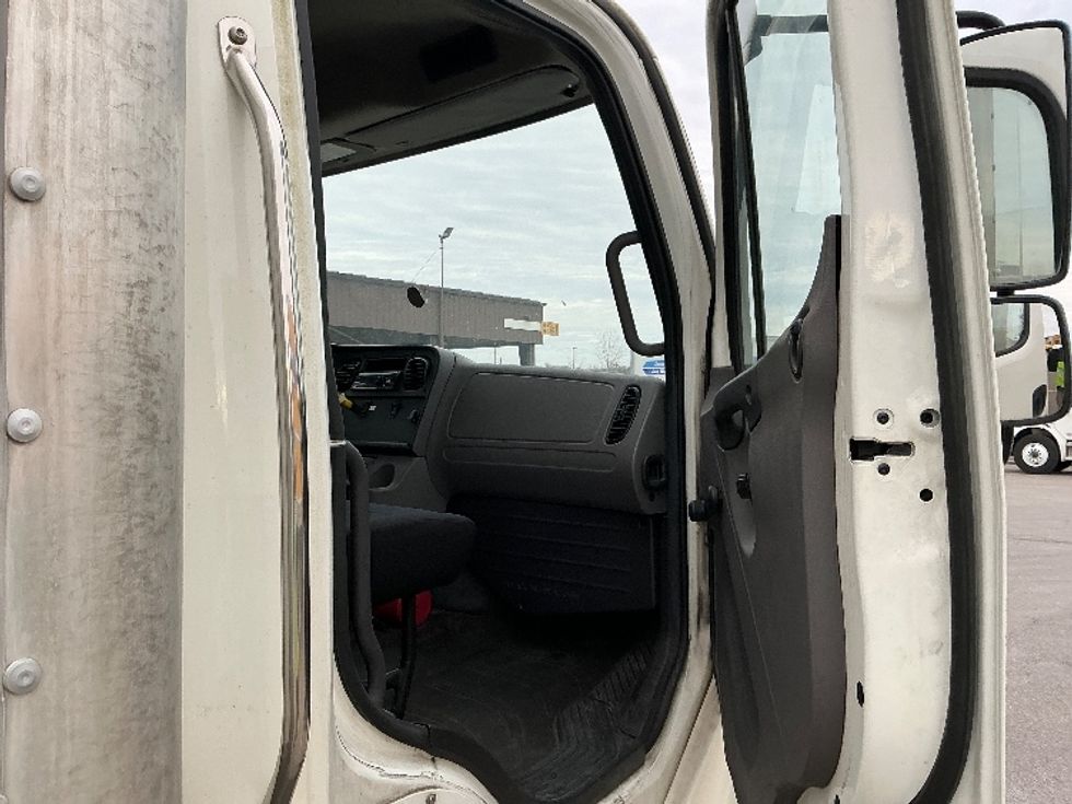 Medium Duty Box Truck-Light and Medium Duty Trucks-Freightliner-2019-M2-Piqua-OH-167,286\n\t\tmiles-$ 53,500 - Image 20