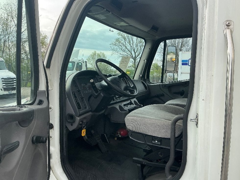 Medium Duty Box Truck-Light and Medium Duty Trucks-Freightliner-2019-M2-Piqua-OH-236,385\n\t\tmiles-$ 43,250 - Image 16
