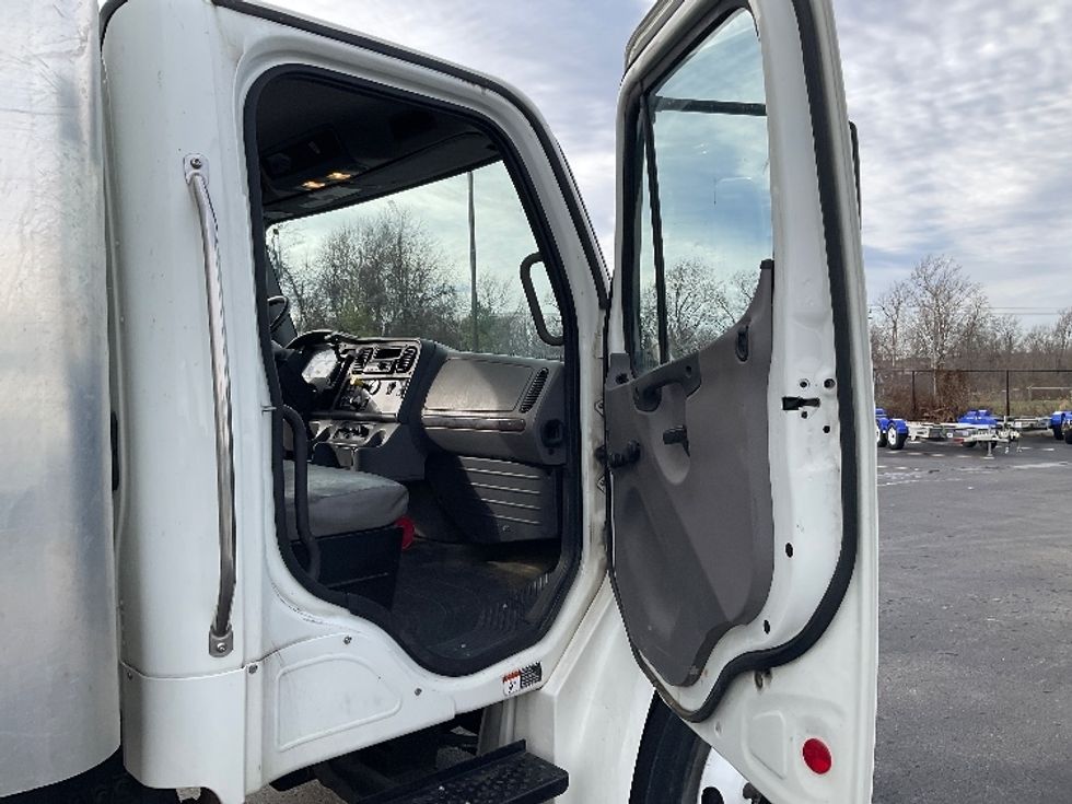 Medium Duty Box Truck-Light and Medium Duty Trucks-Freightliner-2019-M2-Piqua-OH-95,196\n\t\tmiles-$ 56,250 - Image 20