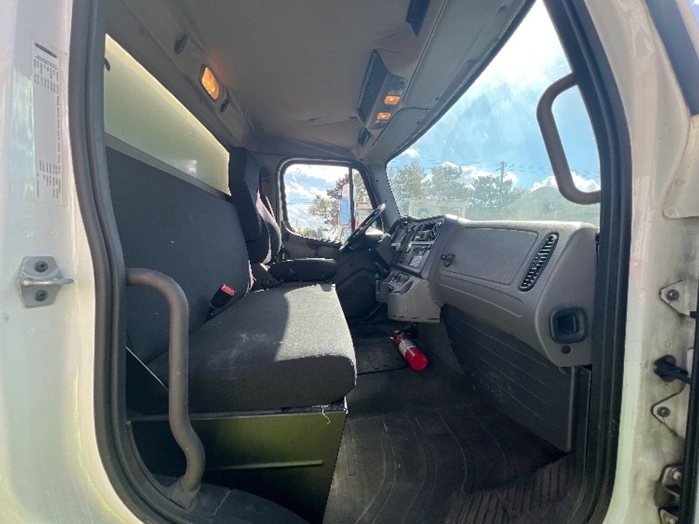 Medium Duty Box Truck-Light and Medium Duty Trucks-Freightliner-2019-M2-Plymouth-MI-198,651\n\t\tmiles-$ 42,750 - Image 22