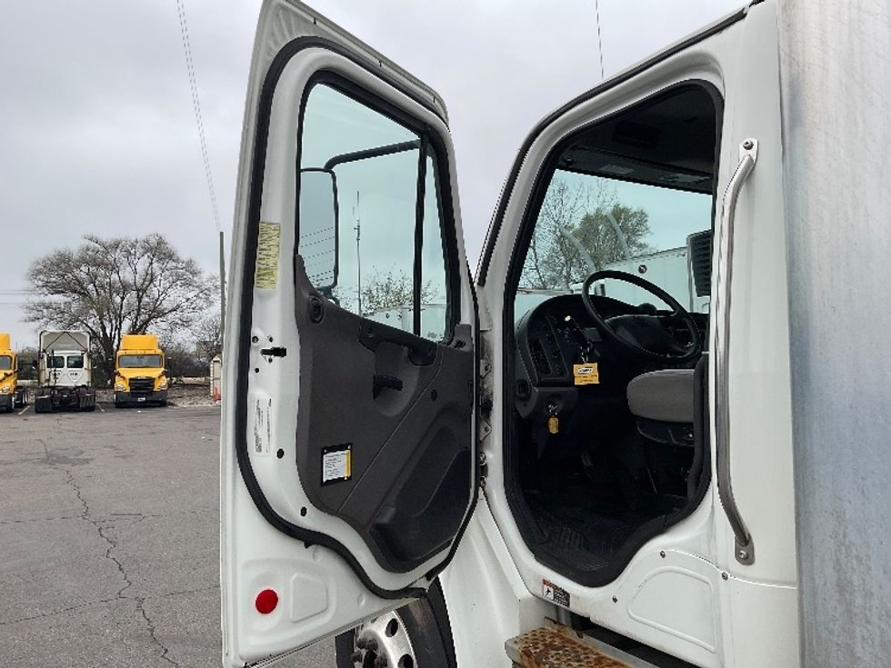 Medium Duty Box Truck-Light and Medium Duty Trucks-Freightliner-2019-M2-Plymouth-MI-237,479\n\t\tmiles-$ 40,750 - Image 16