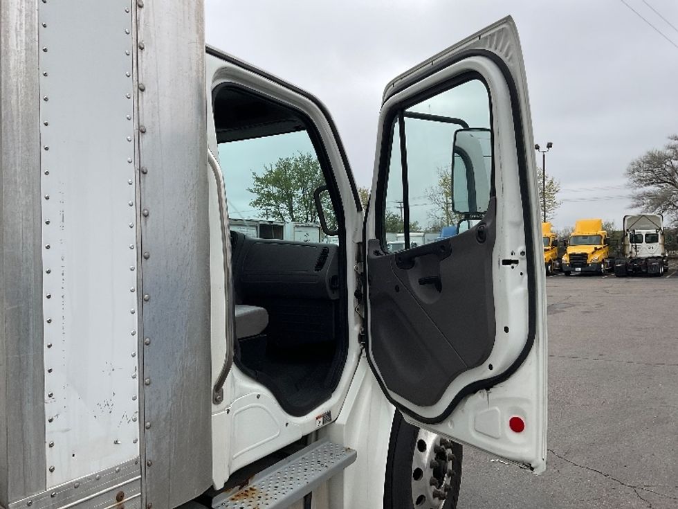 Medium Duty Box Truck-Light and Medium Duty Trucks-Freightliner-2019-M2-Plymouth-MI-237,479\n\t\tmiles-$ 40,750 - Image 20