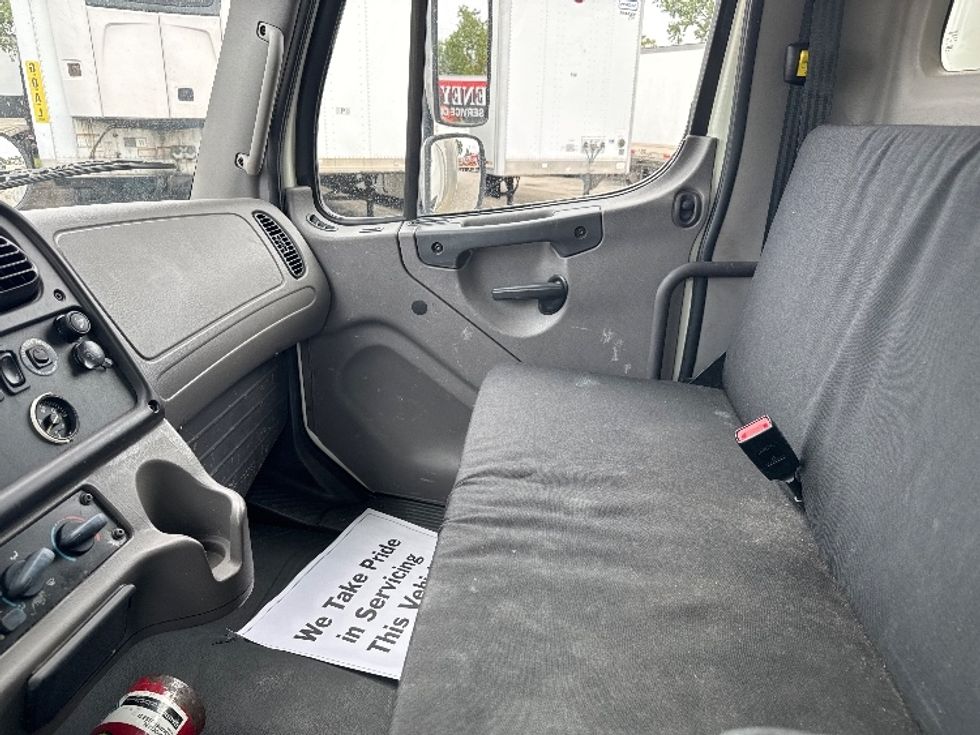 Medium Duty Box Truck-Light and Medium Duty Trucks-Freightliner-2019-M2-Pompano Beach-FL-137,678\n\t\tmiles-$ 63,250 - Image 18