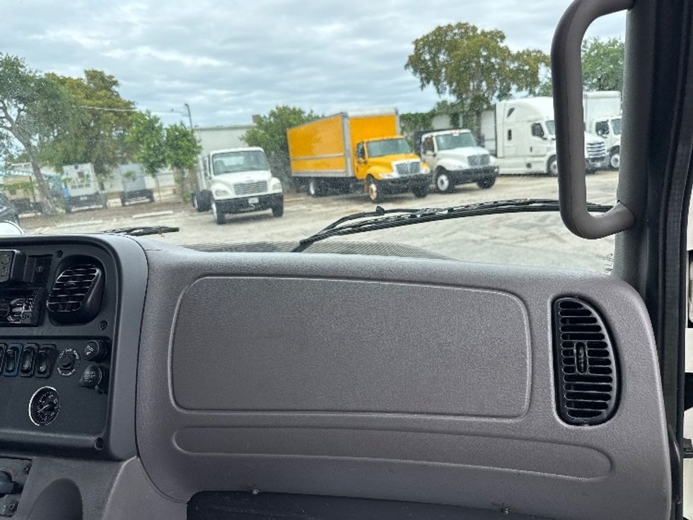 Medium Duty Box Truck-Light and Medium Duty Trucks-Freightliner-2019-M2-Pompano Beach-FL-137,678\n\t\tmiles-$ 63,250 - Image 20