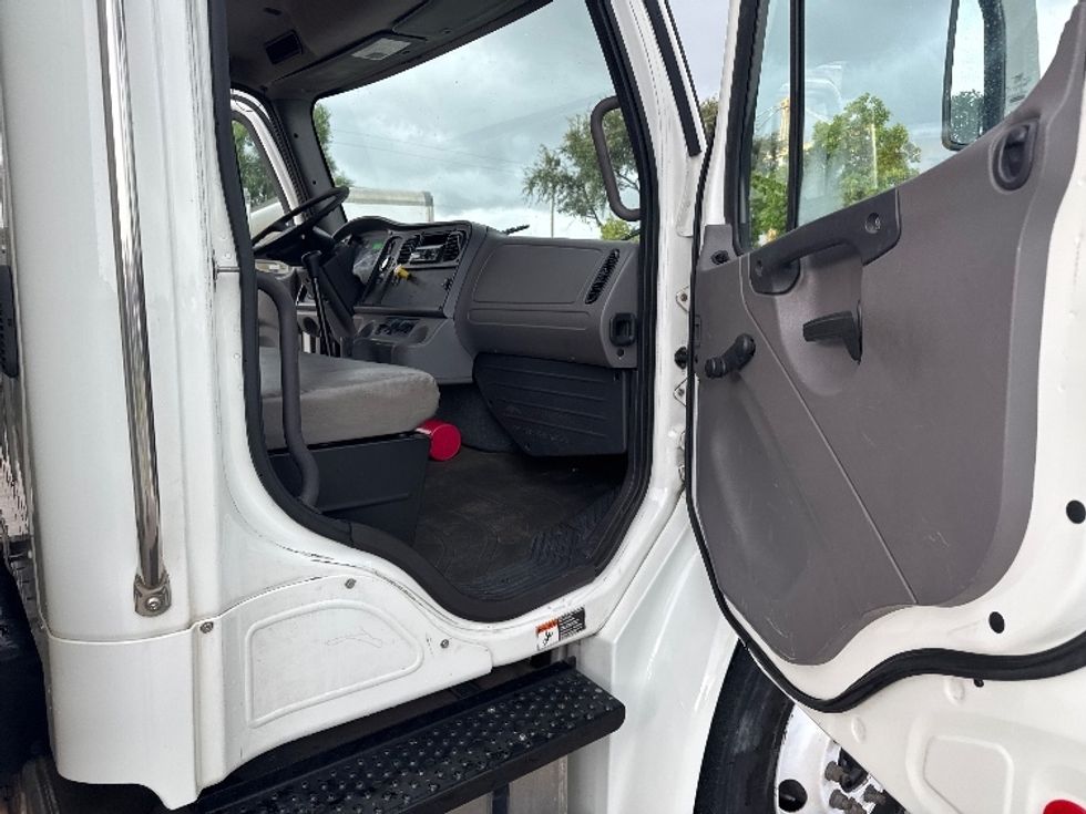 Medium Duty Box Truck-Light and Medium Duty Trucks-Freightliner-2019-M2-Pompano Beach-FL-190,214\n\t\tmiles-$ 39,750 - Image 15