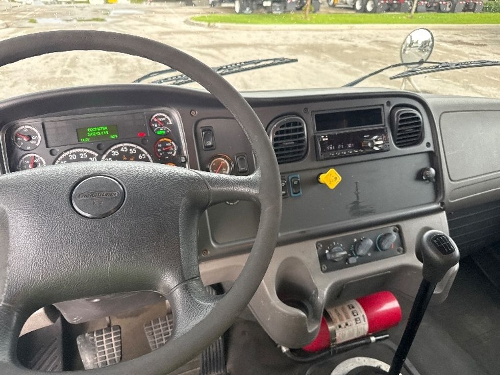 Medium Duty Box Truck-Light and Medium Duty Trucks-Freightliner-2019-M2-Pompano Beach-FL-190,214\n\t\tmiles-$ 39,750 - Image 19