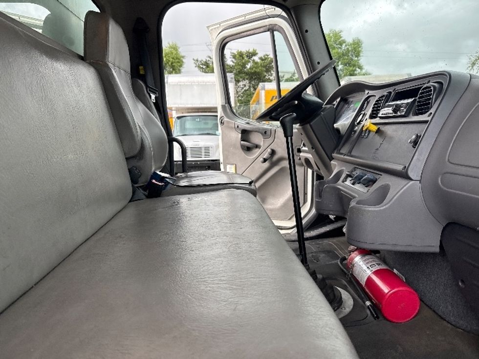 Medium Duty Box Truck-Light and Medium Duty Trucks-Freightliner-2019-M2-Pompano Beach-FL-190,214\n\t\tmiles-$ 39,750 - Image 22