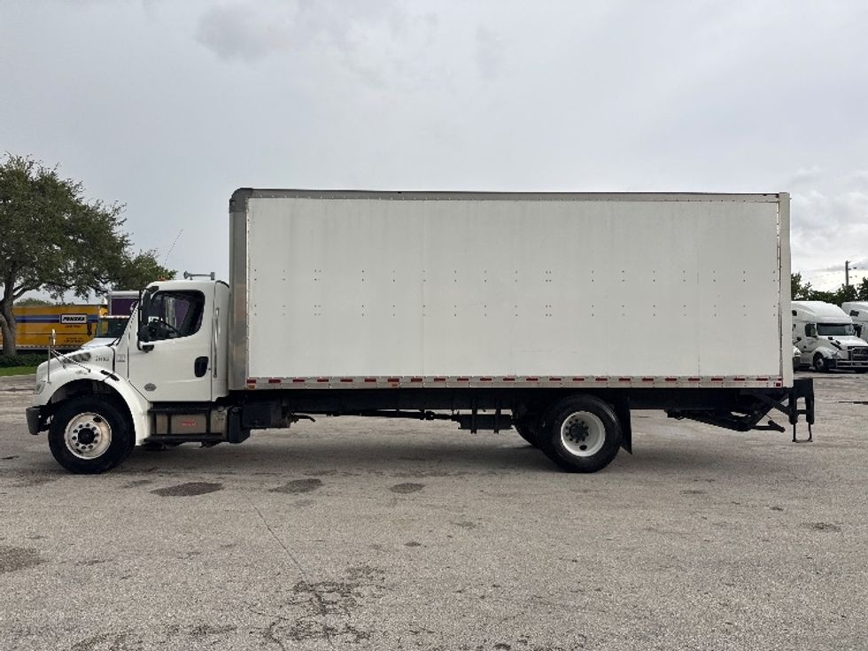 Medium Duty Box Truck-Light and Medium Duty Trucks-Freightliner-2019-M2-Pompano Beach-FL-190,214\n\t\tmiles-$ 39,750 - Image 4