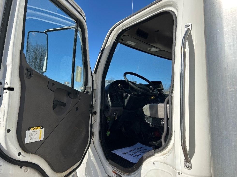 Medium Duty Box Truck-Light and Medium Duty Trucks-Freightliner-2019-M2-Poplar Bluff-MO-119,375\n\t\tmiles-$ 59,750 - Image 16