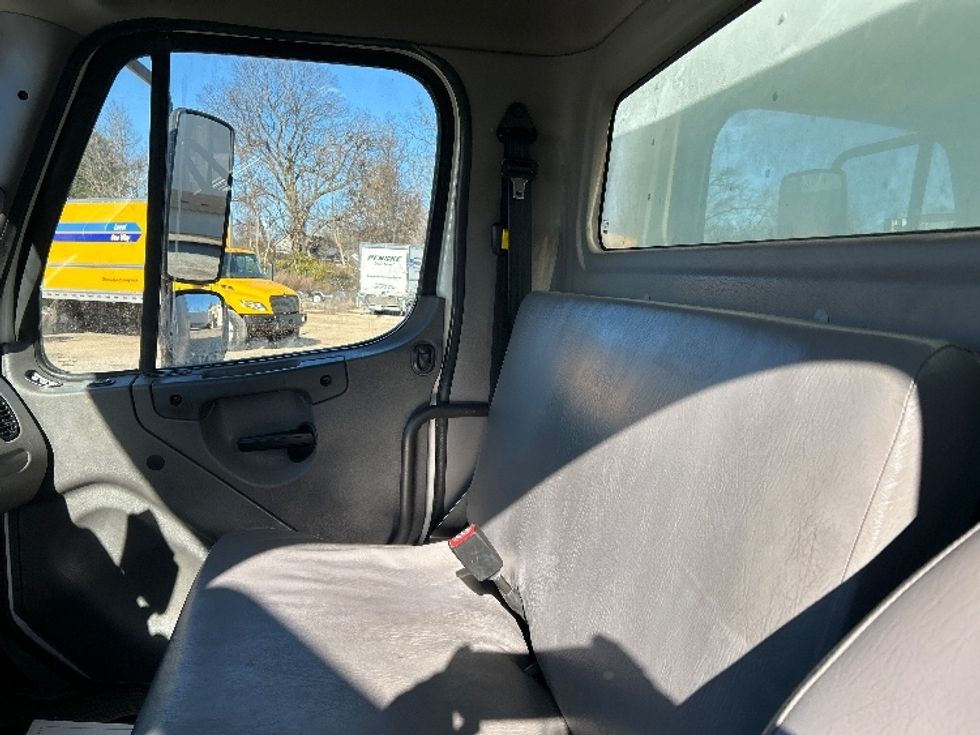 Medium Duty Box Truck-Light and Medium Duty Trucks-Freightliner-2019-M2-Poplar Bluff-MO-119,375\n\t\tmiles-$ 59,750 - Image 19