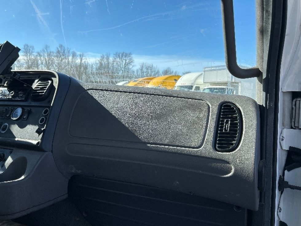 Medium Duty Box Truck-Light and Medium Duty Trucks-Freightliner-2019-M2-Poplar Bluff-MO-119,375\n\t\tmiles-$ 59,750 - Image 21