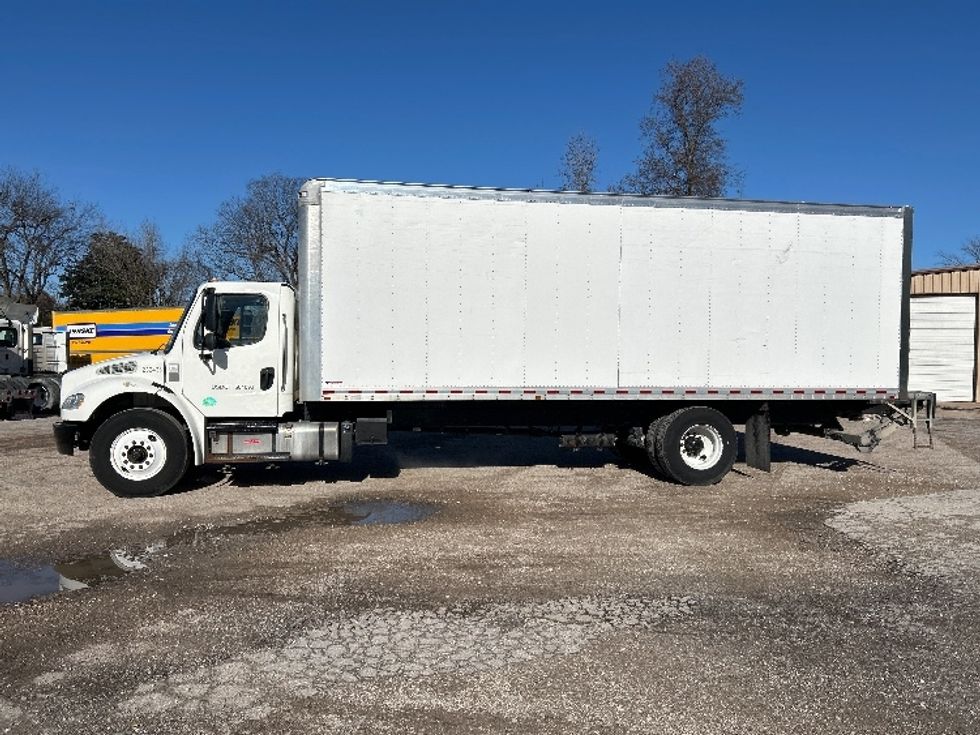 Medium Duty Box Truck-Light and Medium Duty Trucks-Freightliner-2019-M2-Poplar Bluff-MO-119,375\n\t\tmiles-$ 59,750 - Image 4