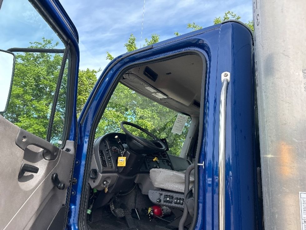Medium Duty Box Truck-Light and Medium Duty Trucks-Freightliner-2019-M2-Poplar Bluff-MO-205,005\n\t\tmiles-$ 45,500 - Image 19