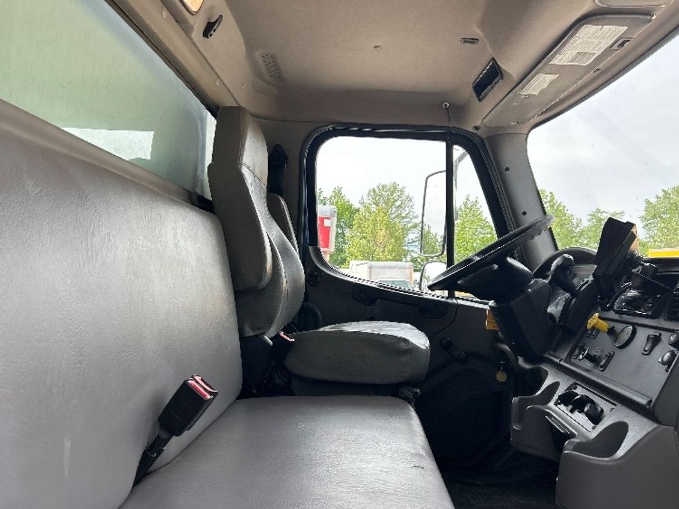 Medium Duty Box Truck-Light and Medium Duty Trucks-Freightliner-2019-M2-Poplar Bluff-MO-205,005\n\t\tmiles-$ 45,500 - Image 22
