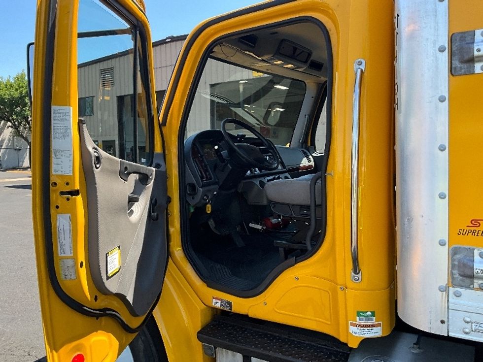Medium Duty Box Truck-Light and Medium Duty Trucks-Freightliner-2019-M2-Portland-OR-154,016\n\t\tmiles-$ 51,000 - Image 16
