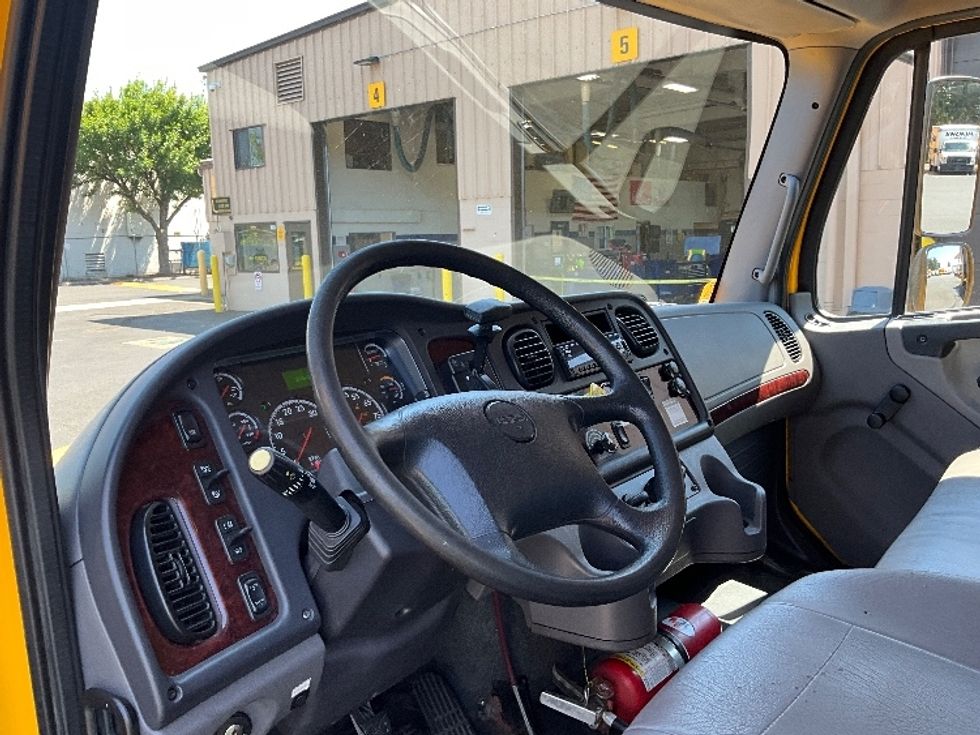 Medium Duty Box Truck-Light and Medium Duty Trucks-Freightliner-2019-M2-Portland-OR-154,016\n\t\tmiles-$ 51,000 - Image 17