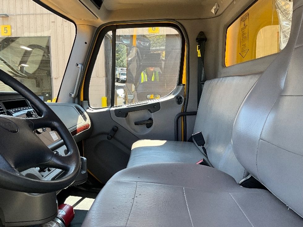 Medium Duty Box Truck-Light and Medium Duty Trucks-Freightliner-2019-M2-Portland-OR-154,016\n\t\tmiles-$ 51,000 - Image 19