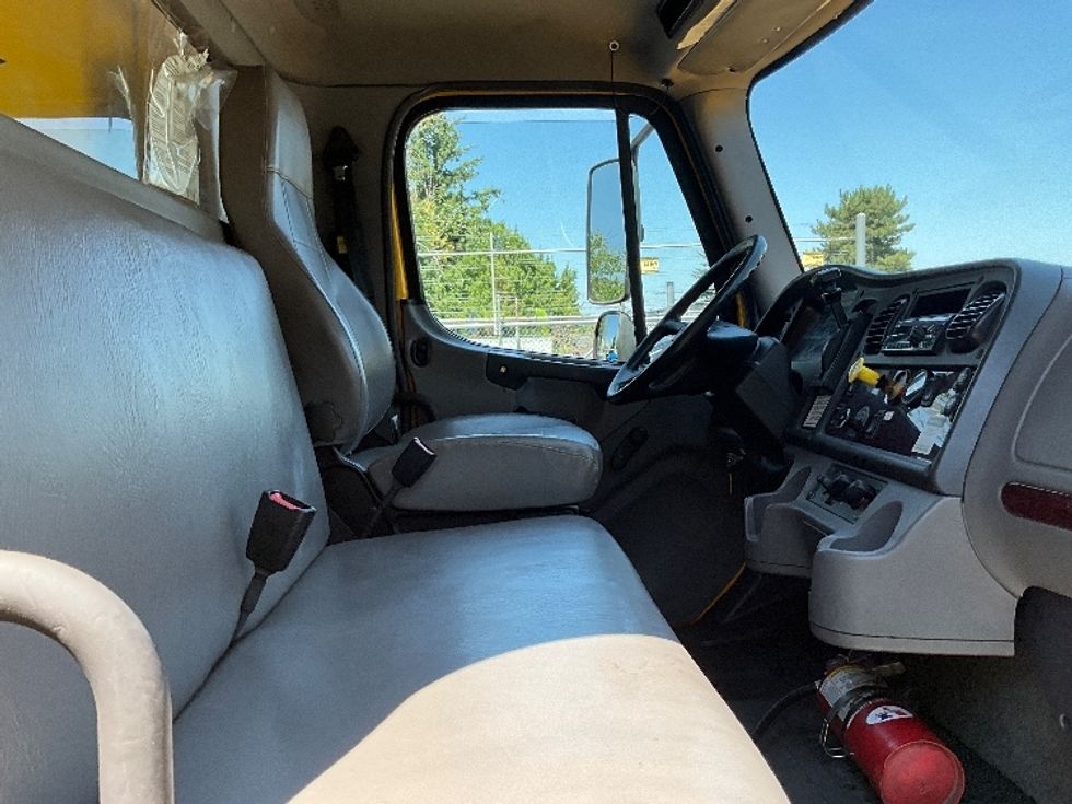 Medium Duty Box Truck-Light and Medium Duty Trucks-Freightliner-2019-M2-Portland-OR-154,016\n\t\tmiles-$ 51,000 - Image 22