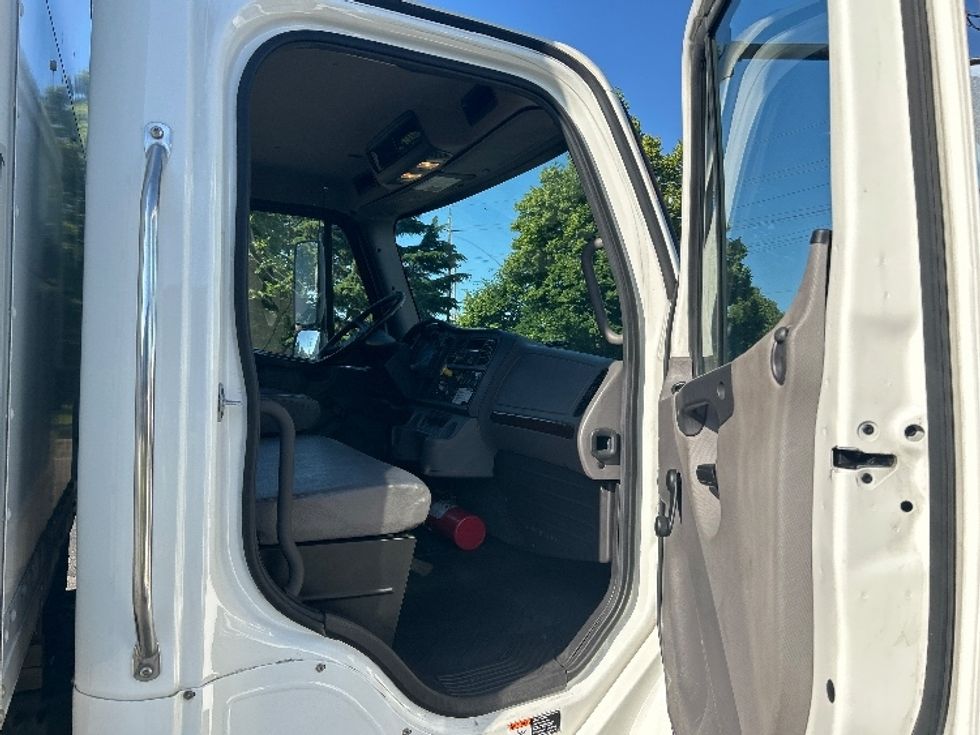 Medium Duty Box Truck-Light and Medium Duty Trucks-Freightliner-2019-M2-Portland-OR-205,824\n\t\tmiles-$ 48,250 - Image 18