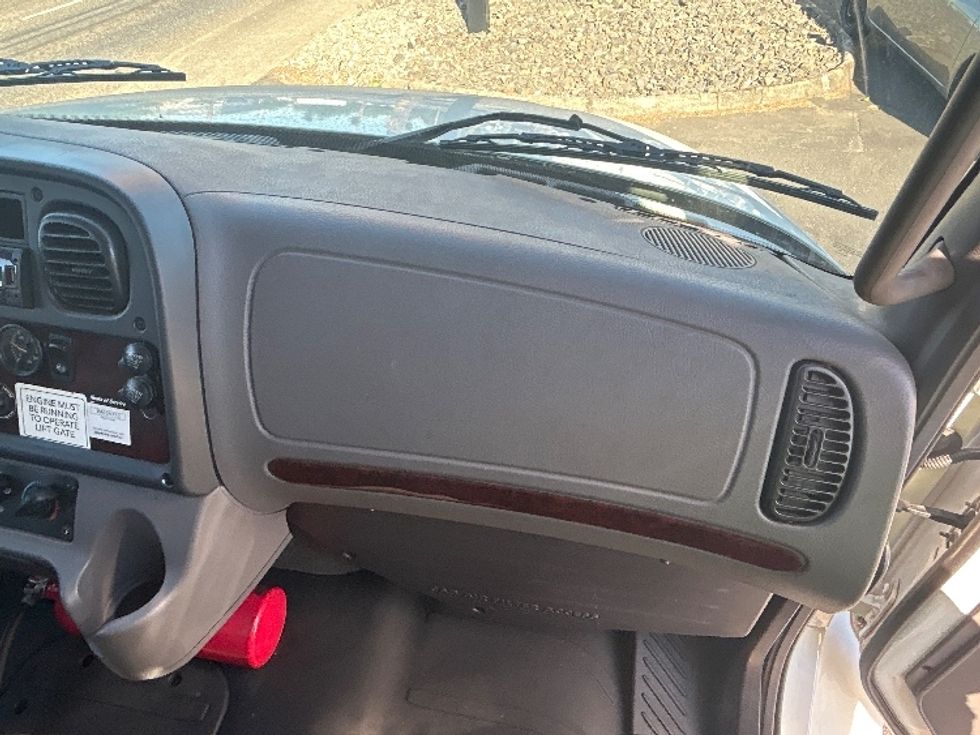 Medium Duty Box Truck-Light and Medium Duty Trucks-Freightliner-2019-M2-Portland-OR-205,824\n\t\tmiles-$ 48,250 - Image 19