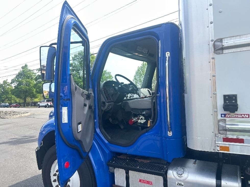 Medium Duty Box Truck-Light and Medium Duty Trucks-Freightliner-2019-M2-Portland-OR-207,169\n\t\tmiles-$ 48,000 - Image 16