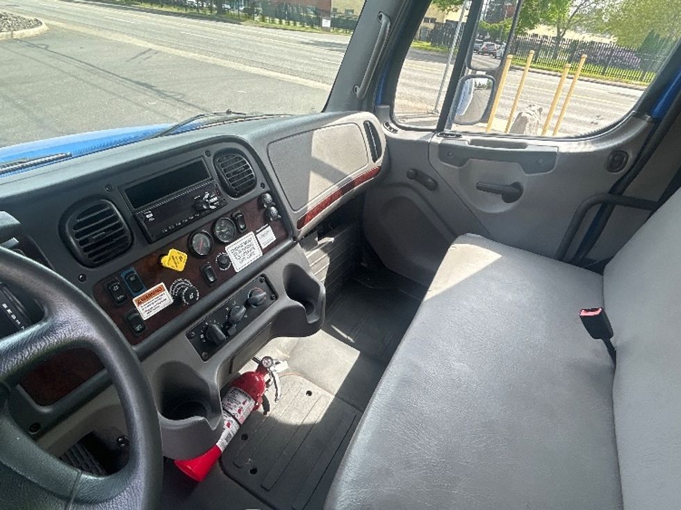 Medium Duty Box Truck-Light and Medium Duty Trucks-Freightliner-2019-M2-Portland-OR-207,169\n\t\tmiles-$ 48,000 - Image 19