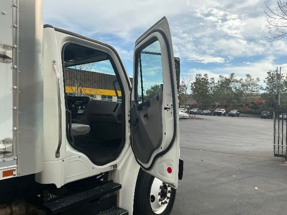 Medium Duty Box Truck-Light and Medium Duty Trucks-Freightliner-2019-M2-Portland-OR-29,633\n\t\tmiles-$ 67,750 - Image 20