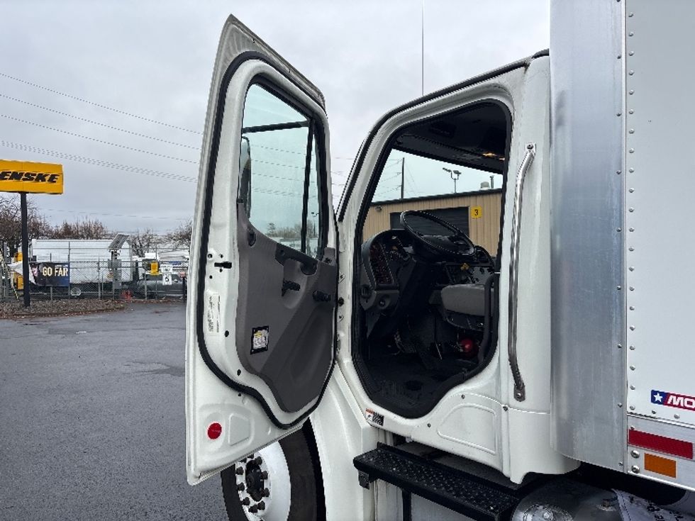 Medium Duty Box Truck-Light and Medium Duty Trucks-Freightliner-2019-M2-Portland-OR-47,213\n\t\tmiles-$ 66,750 - Image 16