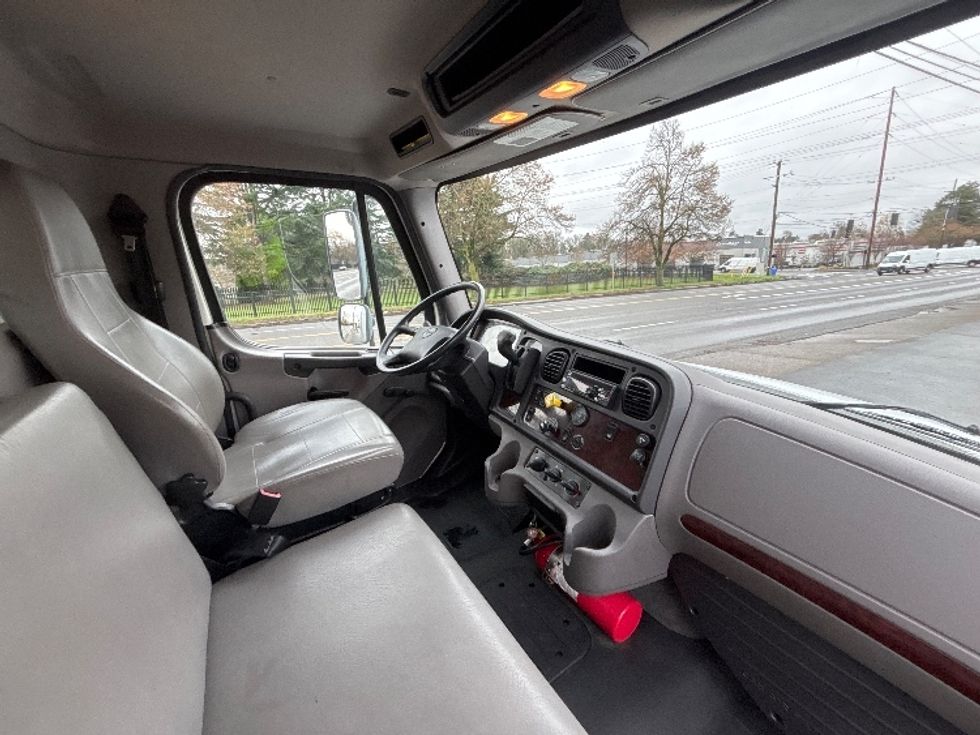 Medium Duty Box Truck-Light and Medium Duty Trucks-Freightliner-2019-M2-Portland-OR-47,213\n\t\tmiles-$ 66,750 - Image 22