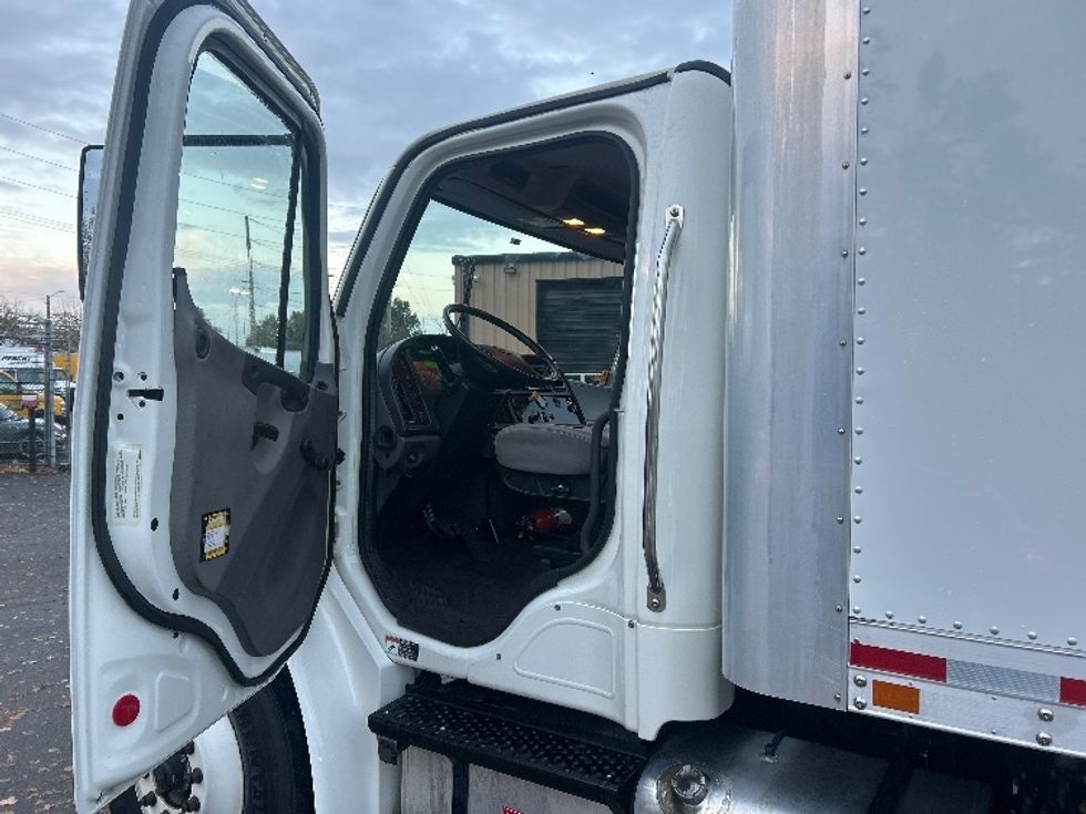 Medium Duty Box Truck-Light and Medium Duty Trucks-Freightliner-2019-M2-Portland-OR-50,356\n\t\tmiles-$ 66,000 - Image 16
