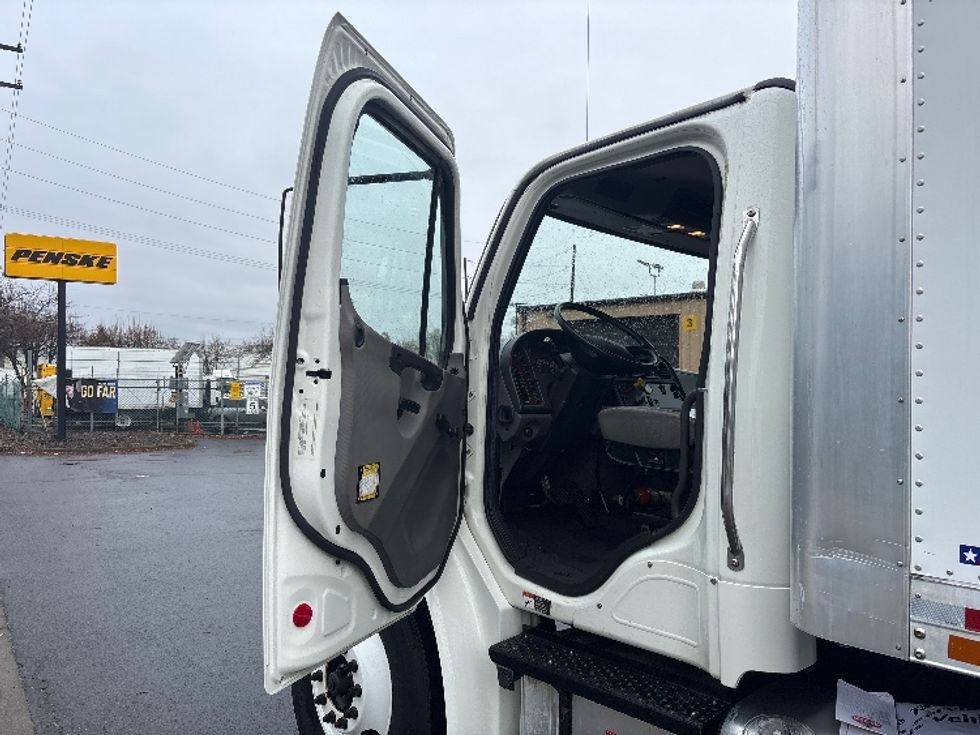 Medium Duty Box Truck-Light and Medium Duty Trucks-Freightliner-2019-M2-Portland-OR-57,222\n\t\tmiles-$ 65,750 - Image 16