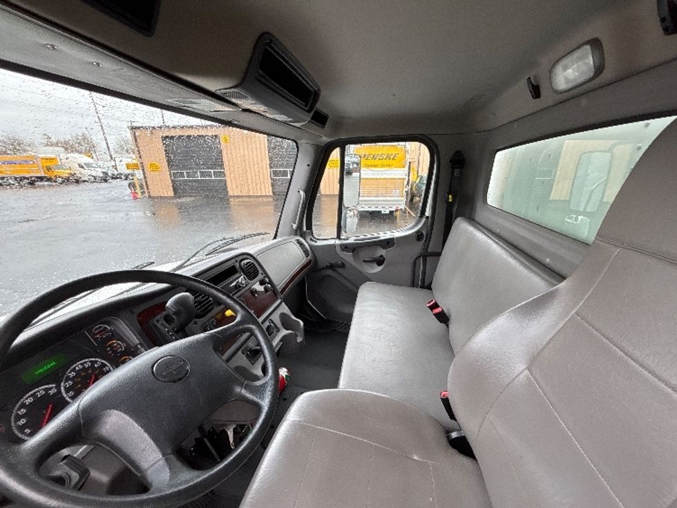 Medium Duty Box Truck-Light and Medium Duty Trucks-Freightliner-2019-M2-Portland-OR-57,222\n\t\tmiles-$ 65,750 - Image 19