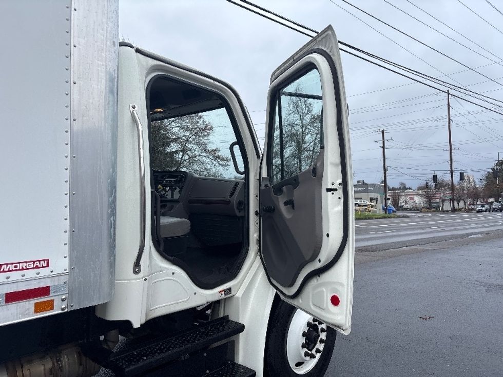 Medium Duty Box Truck-Light and Medium Duty Trucks-Freightliner-2019-M2-Portland-OR-57,222\n\t\tmiles-$ 65,750 - Image 20