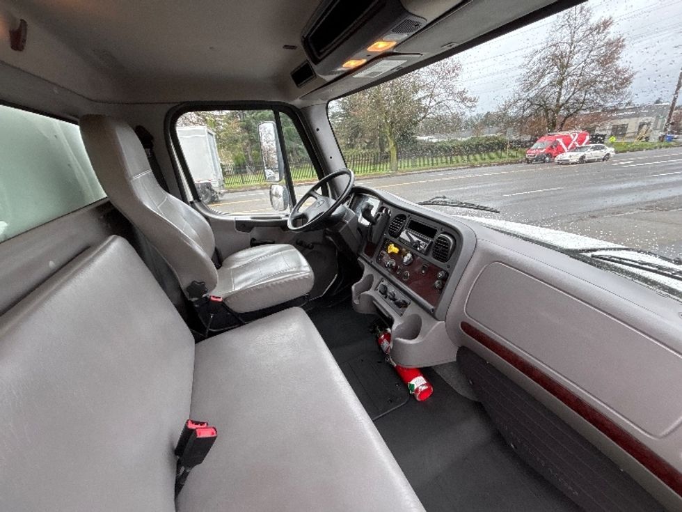 Medium Duty Box Truck-Light and Medium Duty Trucks-Freightliner-2019-M2-Portland-OR-57,222\n\t\tmiles-$ 65,750 - Image 22