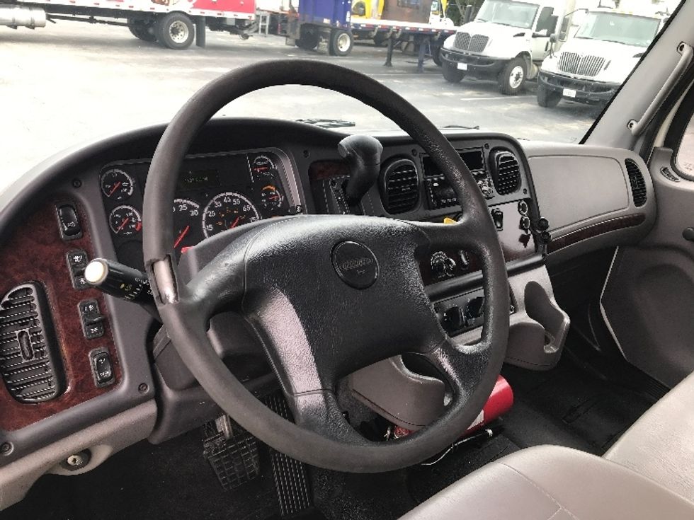 Medium Duty Box Truck-Light and Medium Duty Trucks-Freightliner-2019-M2-Prince George-VA-113,720\n\t\tmiles-$ 59,250 - Image 17