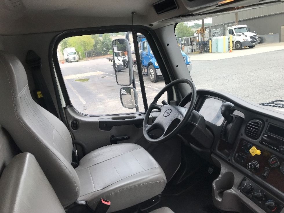 Medium Duty Box Truck-Light and Medium Duty Trucks-Freightliner-2019-M2-Prince George-VA-113,720\n\t\tmiles-$ 59,250 - Image 22