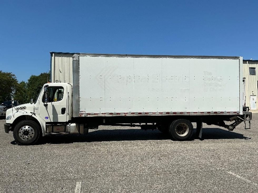 Medium Duty Box Truck-Light and Medium Duty Trucks-Freightliner-2019-M2-Prince George-VA-146,041\n\t\tmiles-$ 58,500 - Image 4