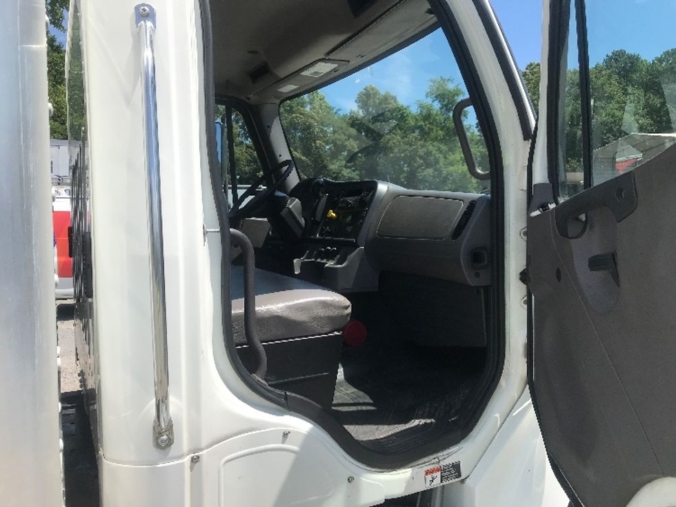 Medium Duty Box Truck-Light and Medium Duty Trucks-Freightliner-2019-M2-Prince George-VA-218,524\n\t\tmiles-$ 48,000 - Image 19