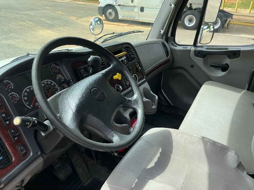 Medium Duty Box Truck-Light and Medium Duty Trucks-Freightliner-2019-M2-Prince George-VA-220,732\n\t\tmiles-$ 46,500 - Image 17