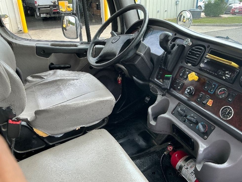 Medium Duty Box Truck-Light and Medium Duty Trucks-Freightliner-2019-M2-Prince George-VA-220,732\n\t\tmiles-$ 46,500 - Image 22