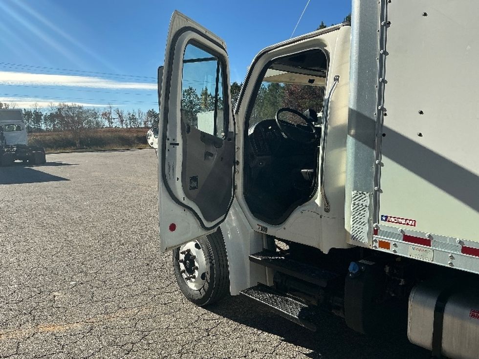 Medium Duty Box Truck-Light and Medium Duty Trucks-Freightliner-2019-M2-Prince George-VA-245,925\n\t\tmiles-$ 27,000 - Image 15