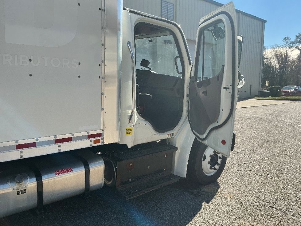 Medium Duty Box Truck-Light and Medium Duty Trucks-Freightliner-2019-M2-Prince George-VA-245,925\n\t\tmiles-$ 27,000 - Image 19