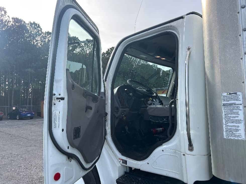 Medium Duty Box Truck-Light and Medium Duty Trucks-Freightliner-2019-M2-Prince George-VA-292,075\n\t\tmiles-$ 35,250 - Image 16